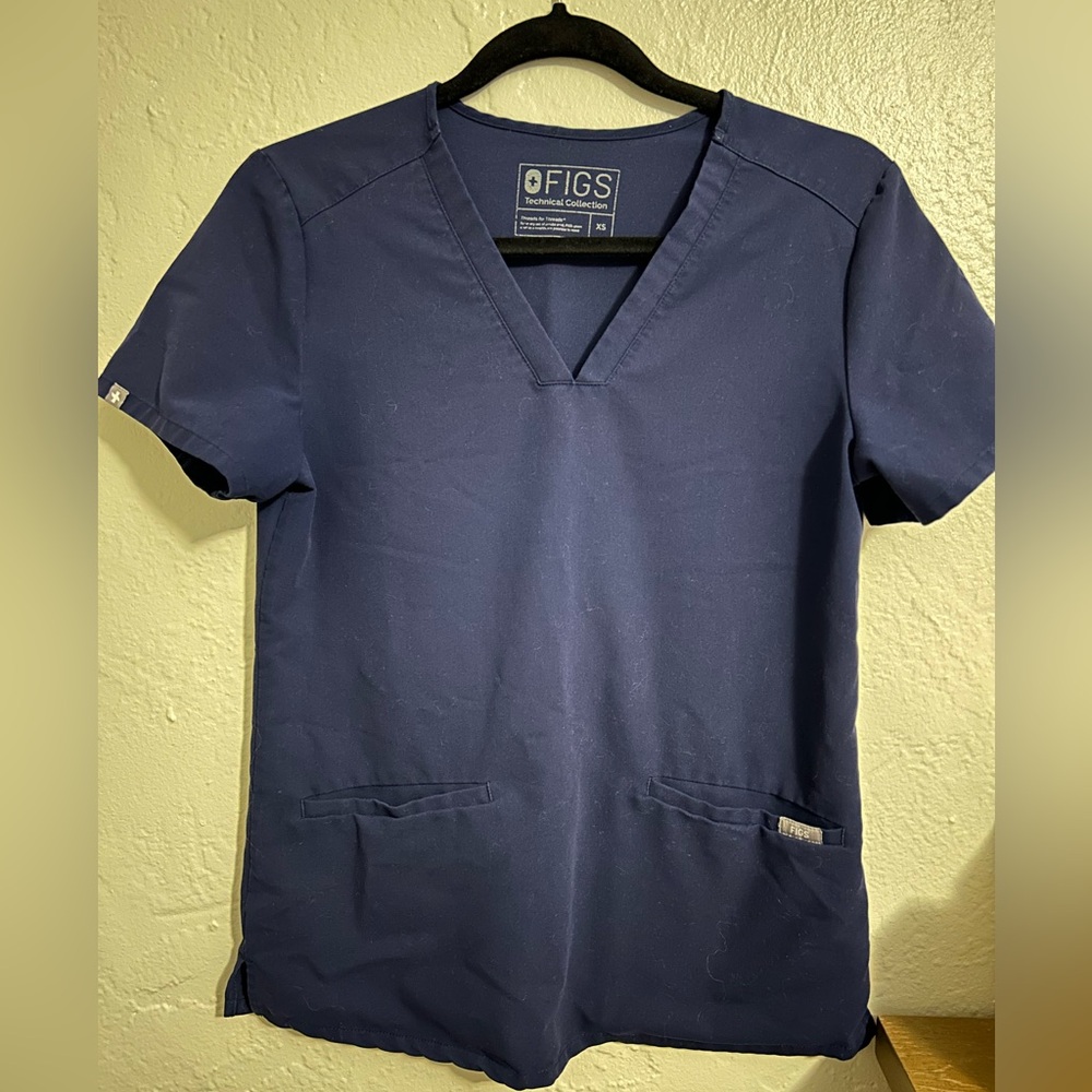 Figs scrub top